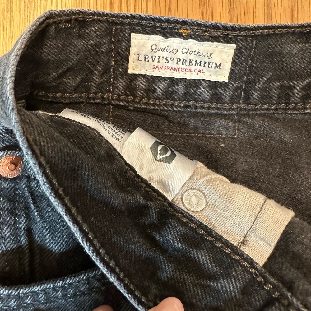 Levi’s 501® Original High Rise Mid-Thigh Women's Shorts - Picture 6 of 7
